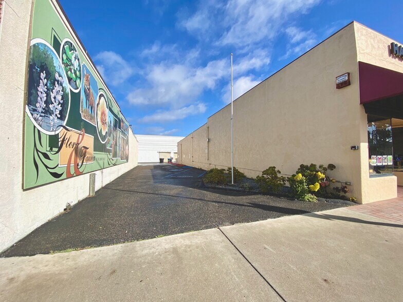 More Photos Of 109 W Ocean Ave, Lompoc Storefront For Sale