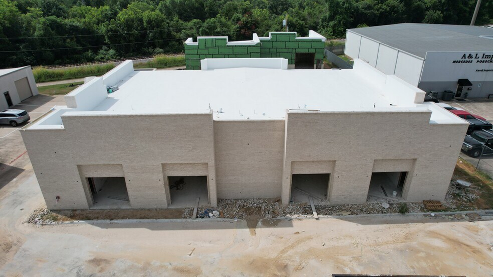 More Photos Of 1821 John Mccain Rd, Colleyville Warehouse For Lease