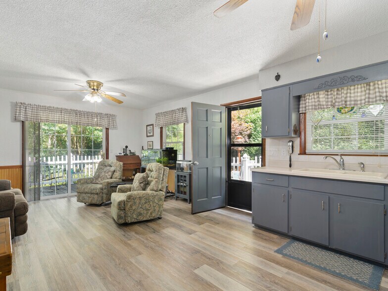 More Photos Of 371 Riverview Dr, Waynesville Manufactured Housing Mobile Home Park For Sale