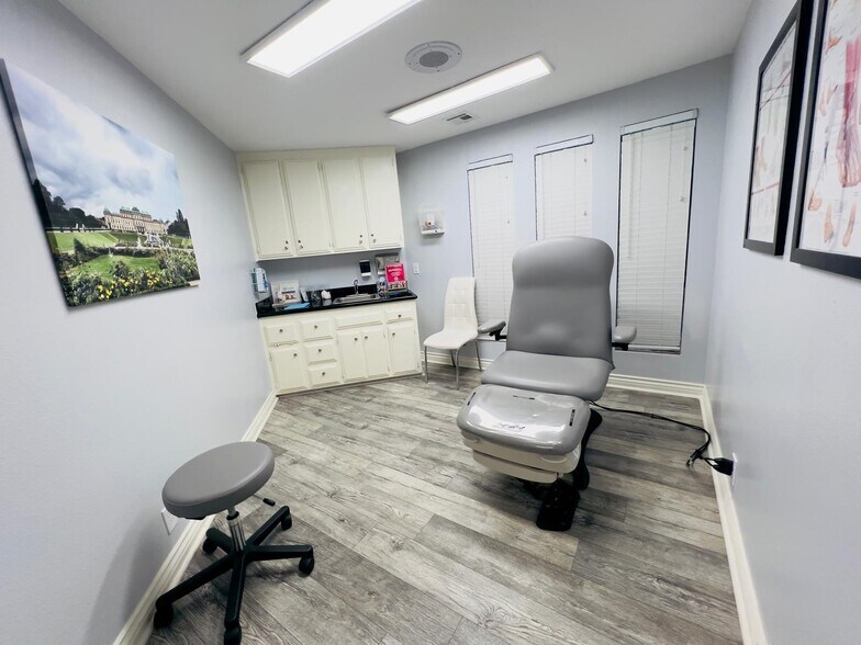 More Photos Of 867 W Lancaster Blvd, Lancaster Medical For Lease