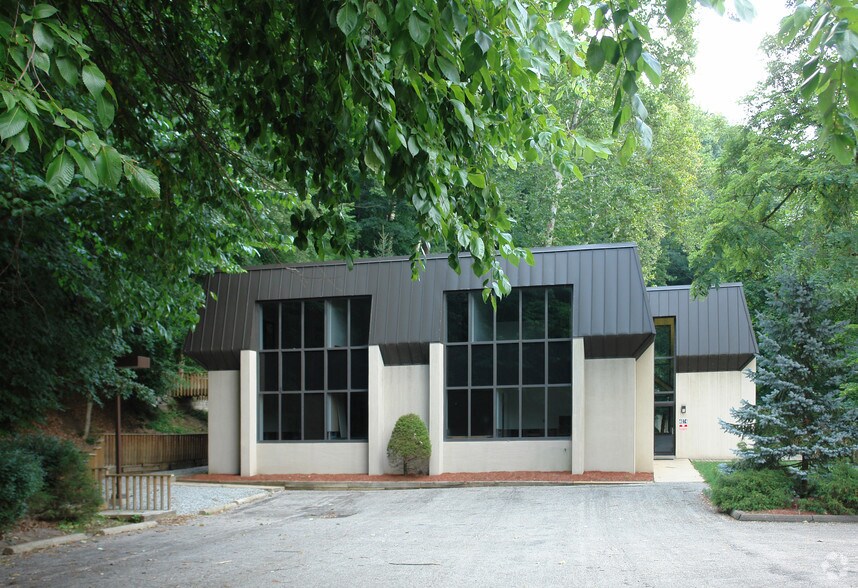 More Photos Of 4074 Mt Royal Blvd, Allison Park Medical For Lease