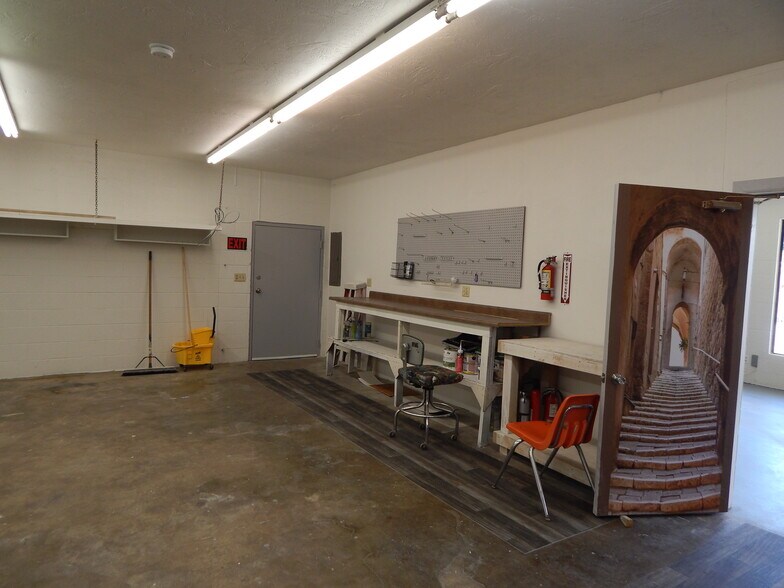 More Photos Of 728 SE Rice Ave, Roseburg Freestanding For Lease