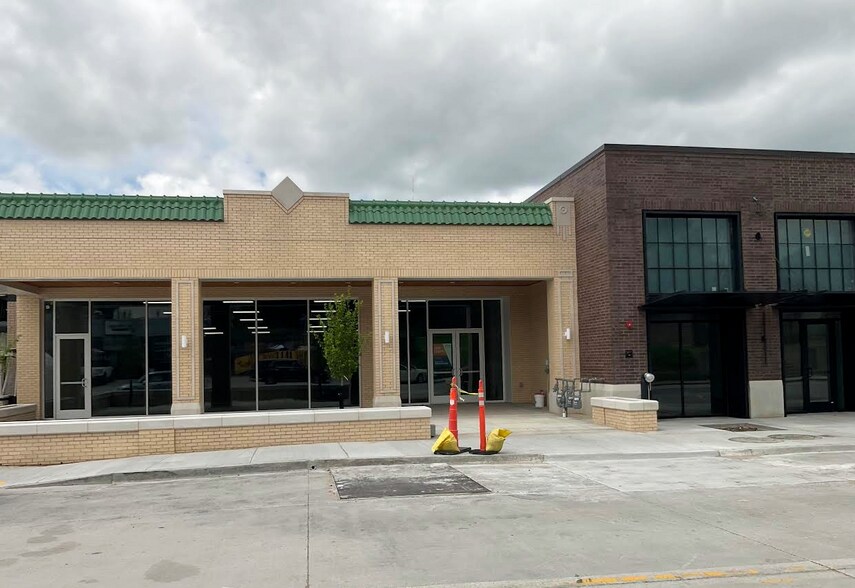 More Photos Of 1738 S Boston Ave, Tulsa General Retail For Lease