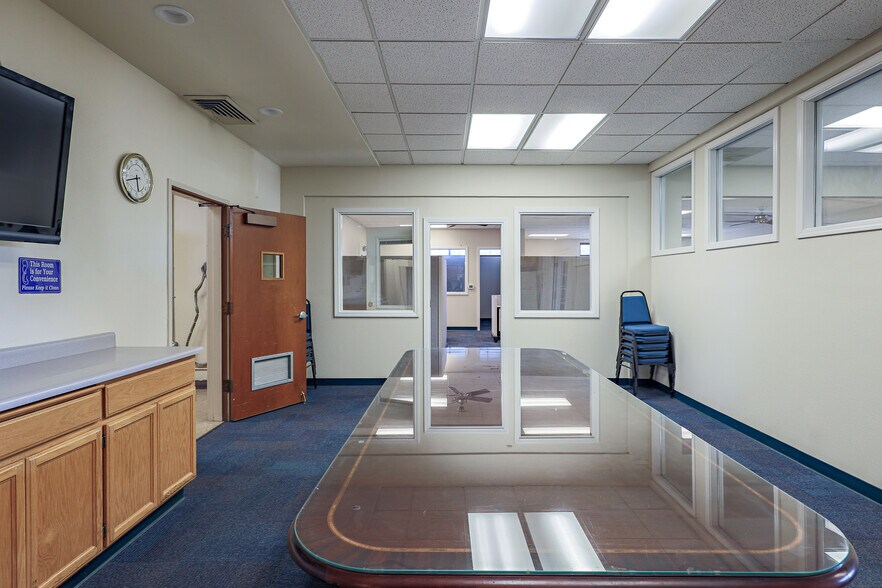 More Photos Of 971 E Broadway Ave, Atwater Office For Lease