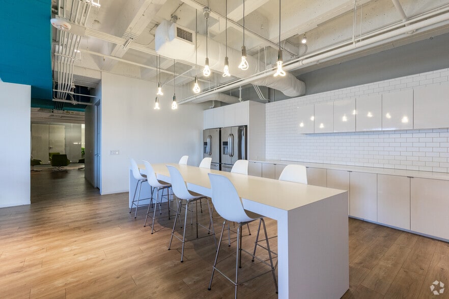 More Photos Of 3701-3801 Kirby & 2401 Portsmouth, Houston Unknown For Lease