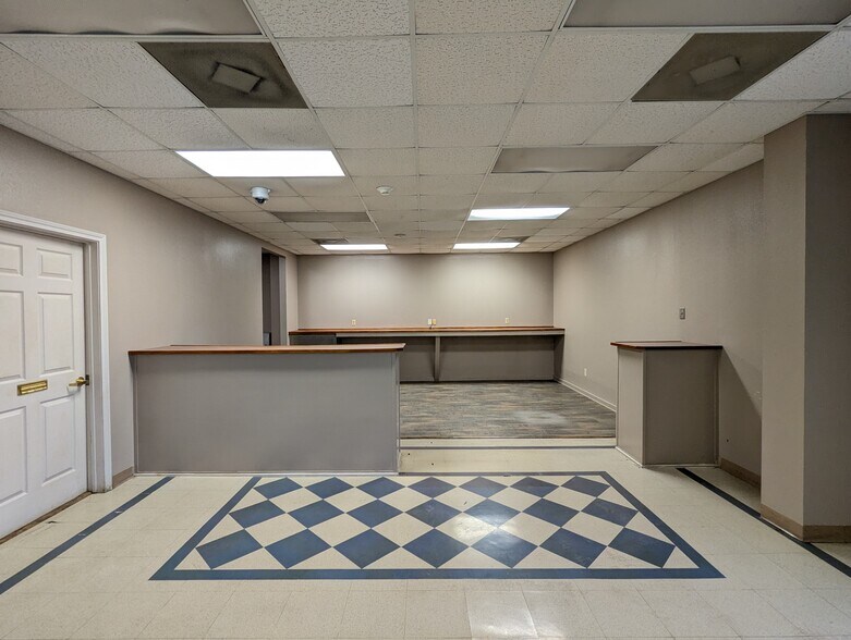 More Photos Of 6095 College St, Beaumont Office For Sale