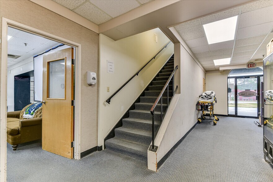 More Photos Of 1089 Augusta Rd, Warrenville Office For Sale