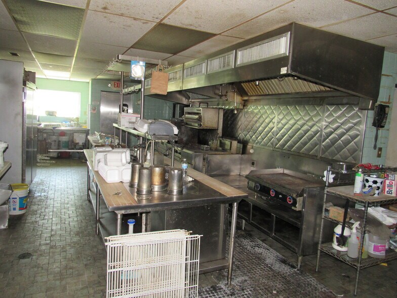 More Photos Of 11401 Pennsylvania 61 Hwy, Mount Carmel Hotel For Sale