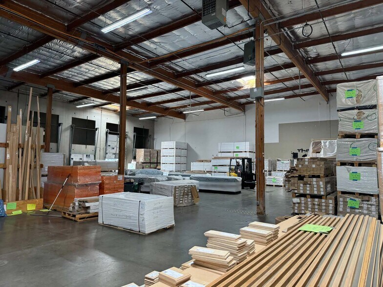 More Photos Of 14350 SE Industrial Way, Clackamas Distribution For Lease