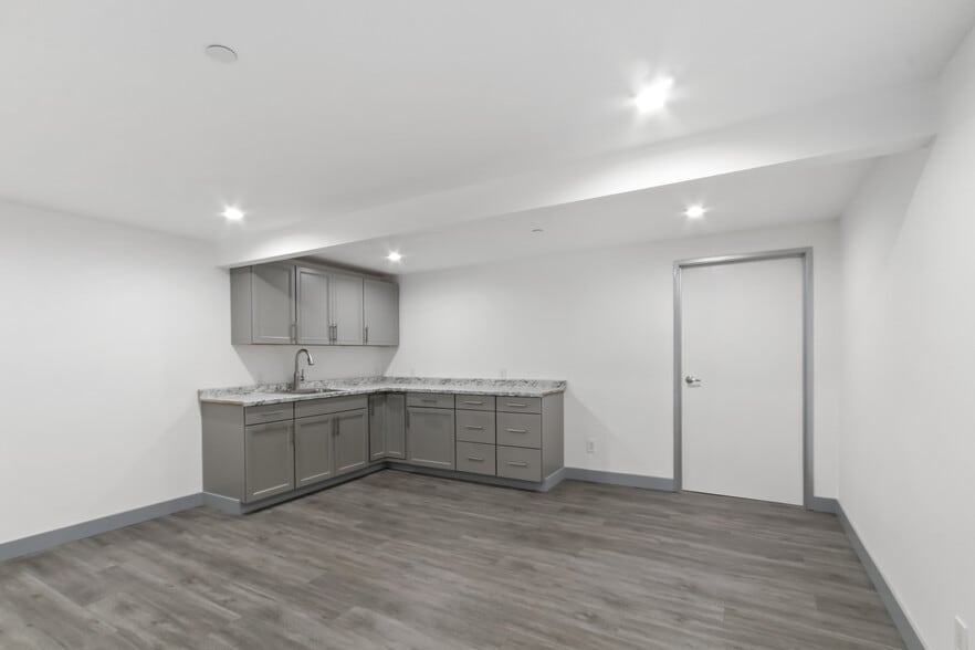 More Photos Of 245 Fischer Ave, Costa Mesa Light Manufacturing For Lease