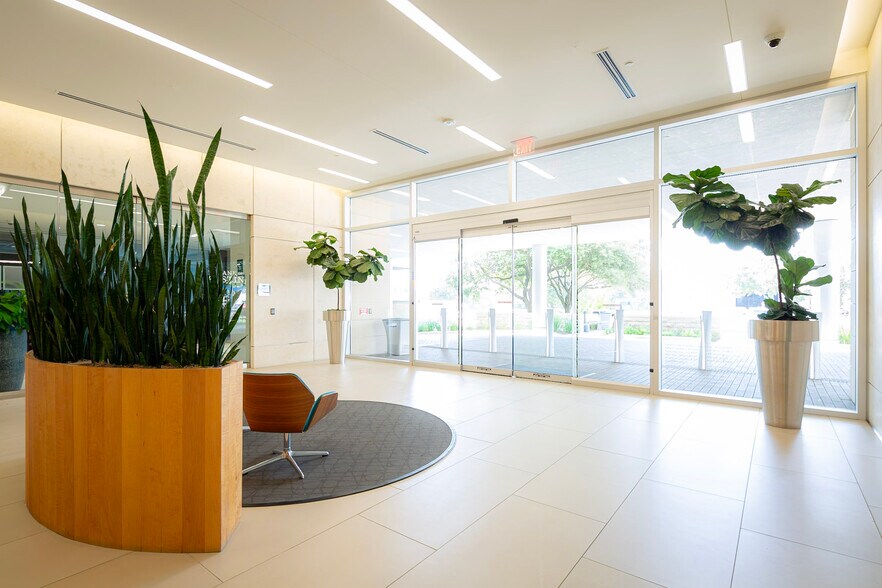 More Photos Of 8611 N Mo Pac Expy, Austin Medical For Lease