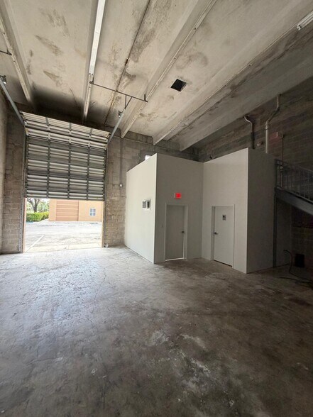 More Photos Of 4628-4648 NW 133rd St, Opa-locka Warehouse For Lease