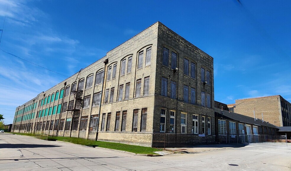 More Photos Of 2226 Clark St, Mount Pleasant Manufacturing For Sale