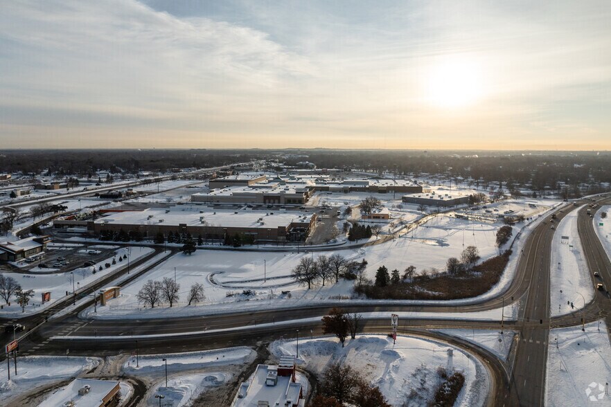 More Photos Of University Ave NE, Blaine Land For Lease