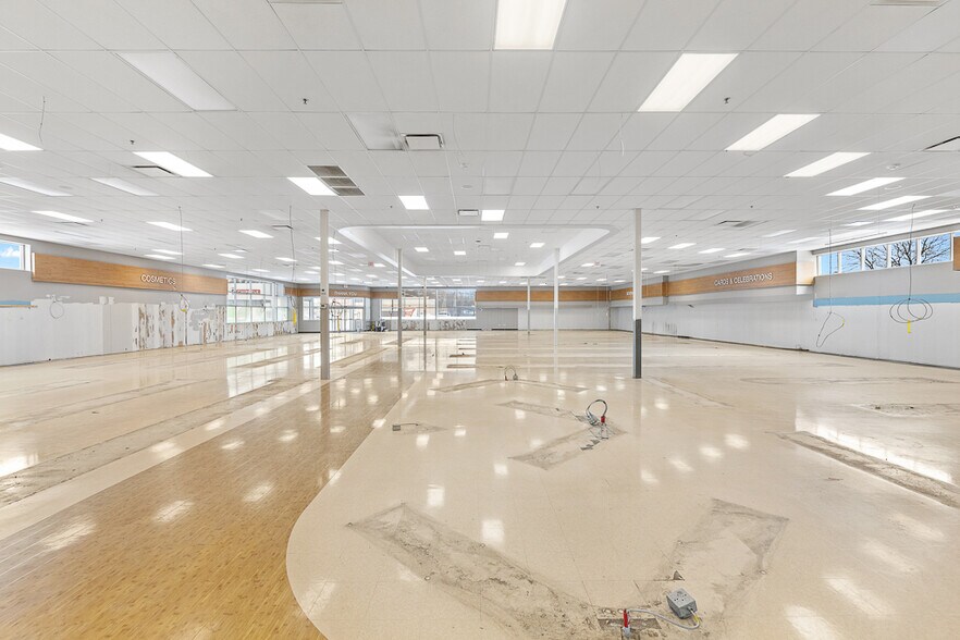 More Photos Of 2229 E State St, Salem Drugstore For Sale