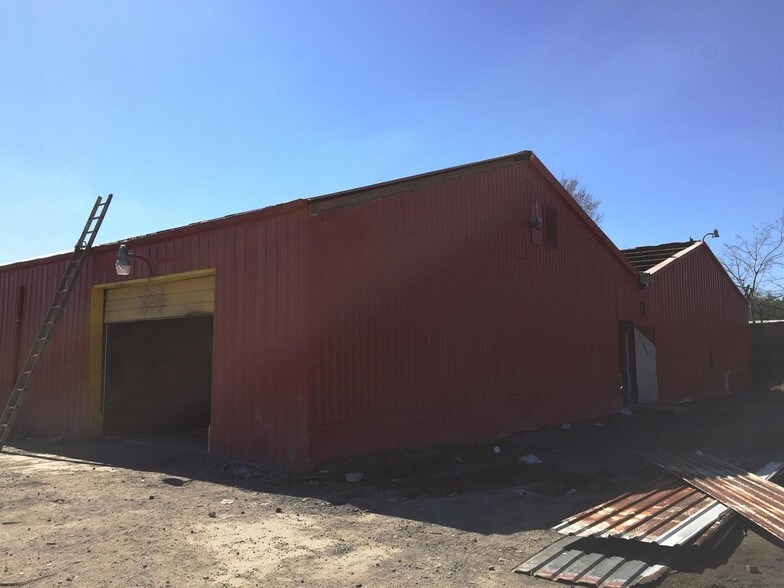 More Photos Of 7735 Lettie St, Houston Auto Salvage Facility For Lease