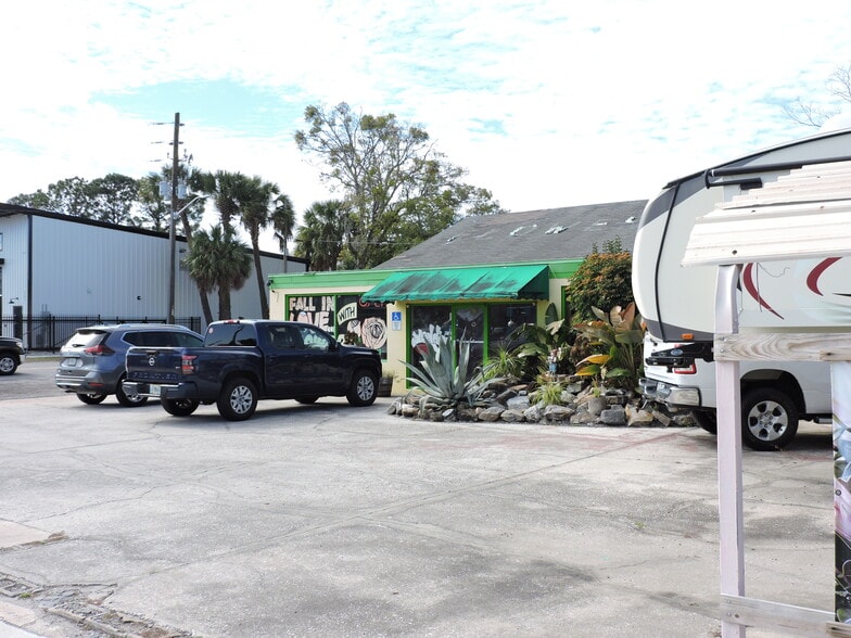More Photos Of 2504 Main St, Jacksonville Freestanding For Sale