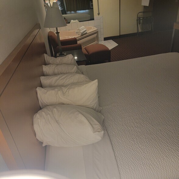 More Photos Of 3040 5th Ave S, Fort Dodge Hotel For Sale