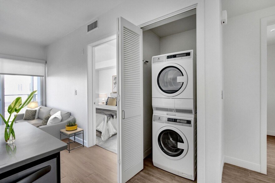 More Photos Of 6625 Reseda Blvd, Reseda Apartments For Lease