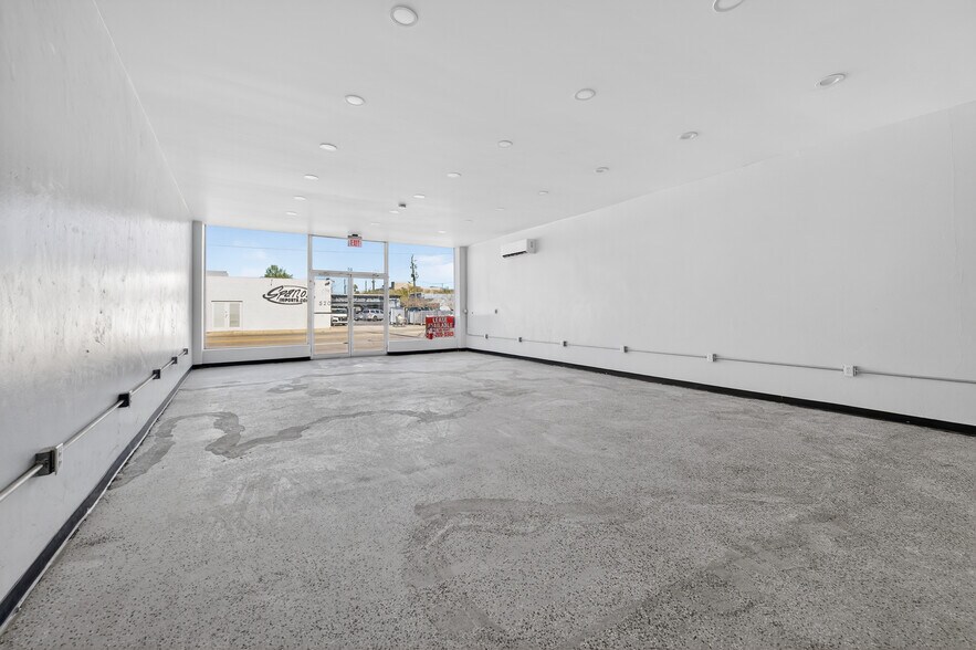 More Photos Of 517-519 W International Speedway Blvd, Daytona Beach Freestanding For Sale