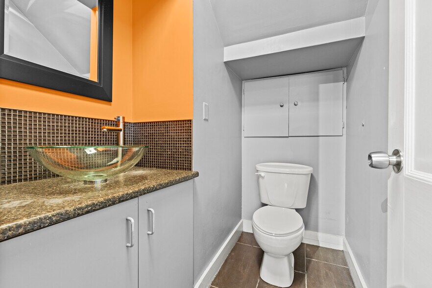 More Photos Of 196 King St, St Catharines Office For Sale