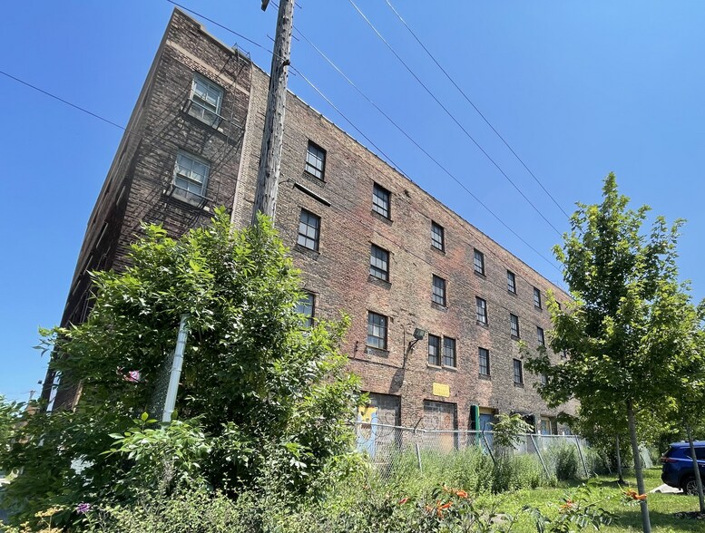 More Photos Of 1929 W 43rd St, Chicago Warehouse For Sale