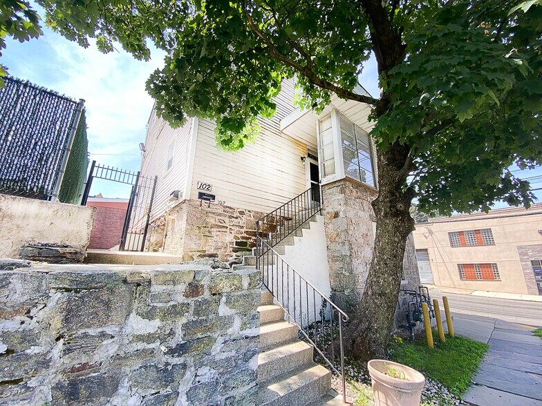 More Photos Of 403 E 3rd St, Mount Vernon Funeral Home For Sale