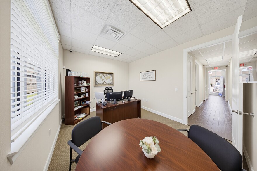 More Photos Of 1526 Katy Gap Rd, Katy Office For Sale