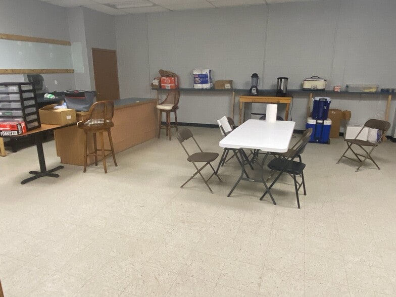 More Photos Of 1701-1741 S University Blvd, Middletown Unknown For Lease