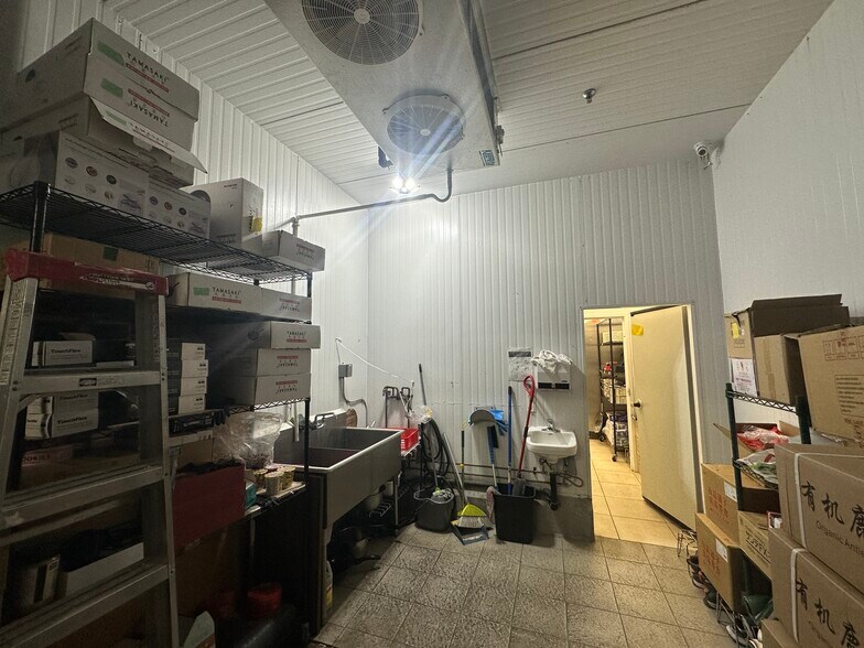 More Photos Of 21 Fairburn Dr, Markham Light Distribution For Sale