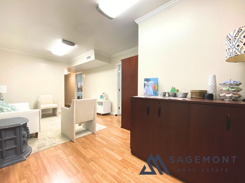 More Photos Of 1226 Lakeview Dr, Franklin Loft Creative Space For Sale