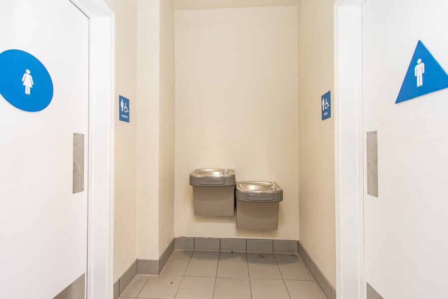 More Photos Of 971 E Broadway Ave, Atwater Office For Lease