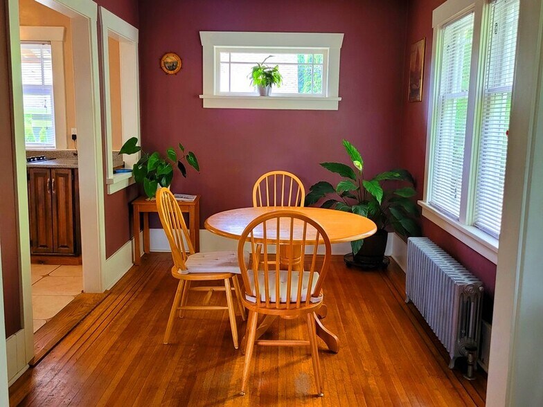 More Photos Of 3346 10th Av W, Vancouver Apartments For Sale