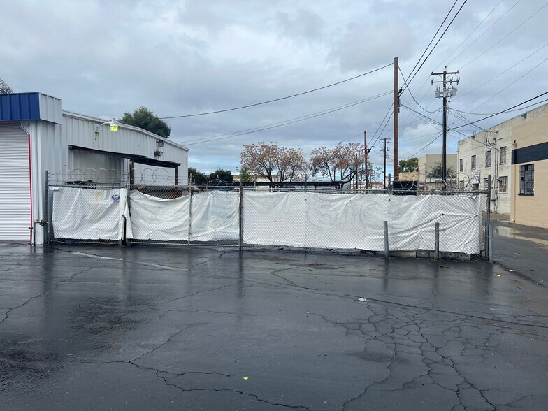 More Photos Of 101 W 16th St, Merced Freestanding For Sale