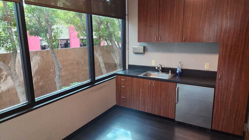 More Photos Of 8845 W Flamingo Rd, Las Vegas Medical For Lease