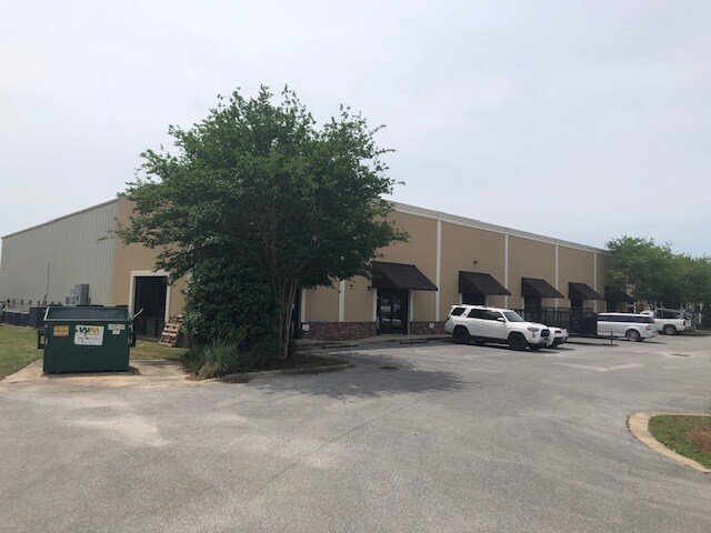 Primary Photo Of 48 Commerce Ln, Freeport Warehouse For Lease
