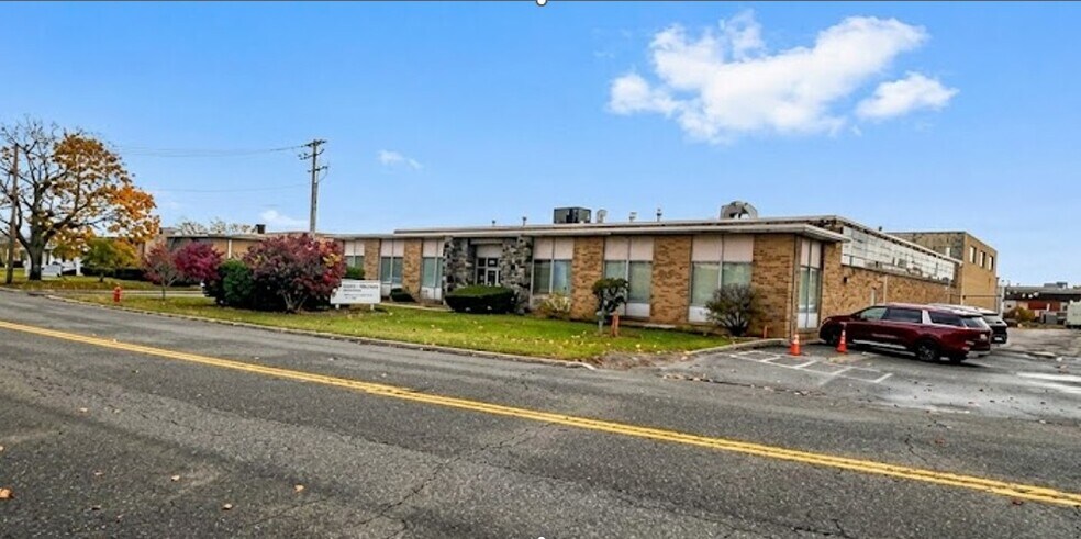 Primary Photo Of 450 Smith St, Farmingdale Warehouse For Sale
