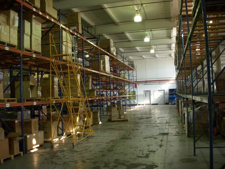 More Photos Of 428 Hemphill St, Fort Worth Distribution For Lease