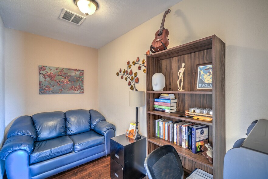 More Photos Of 211 W Atlantic Ave, Henderson Office For Sale