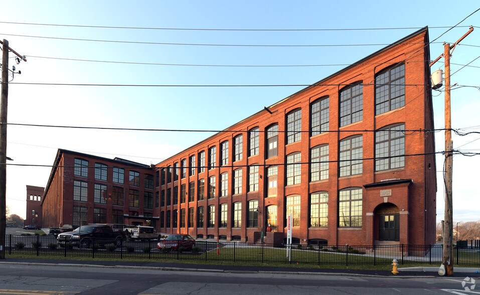 More Photos Of 99 Main St, Warren Apartments For Lease