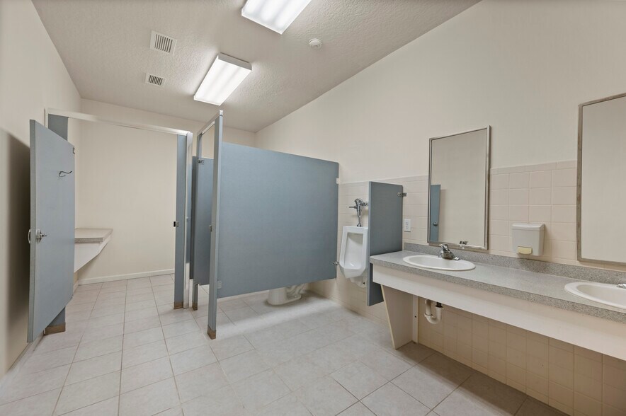 More Photos Of 5241 Highway 17, Arcadia Flex For Sale