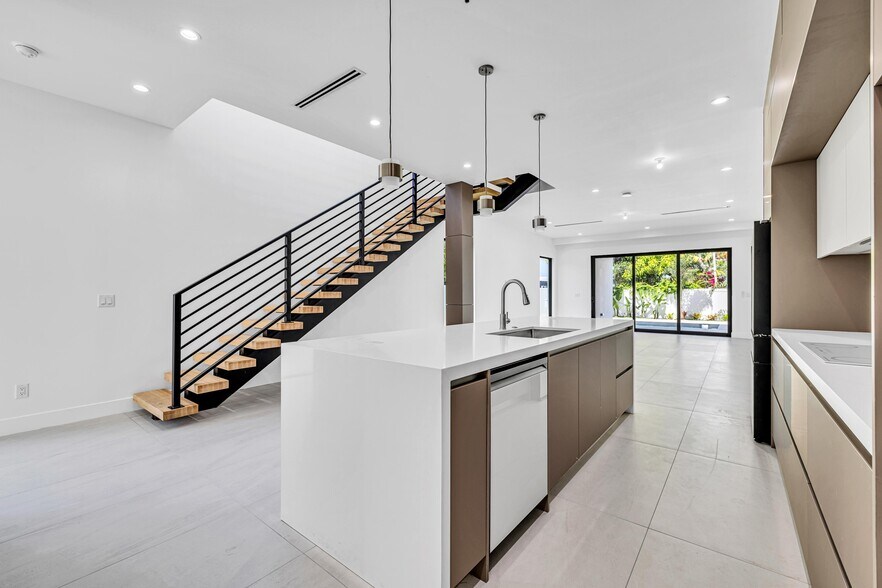 More Photos Of 1233 NE 12th Ave, Fort Lauderdale Apartments For Sale