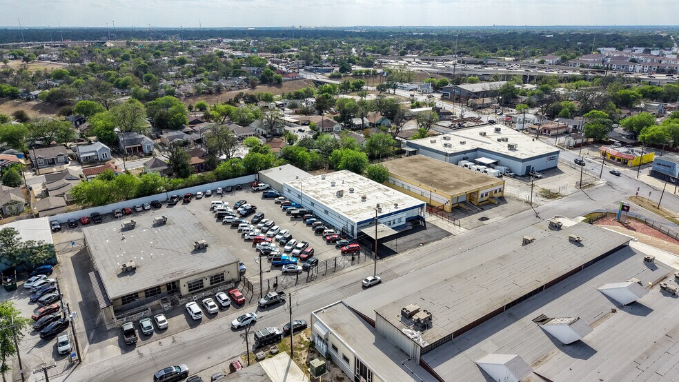 More Photos Of 130 E Zavalla, San Antonio Warehouse For Lease