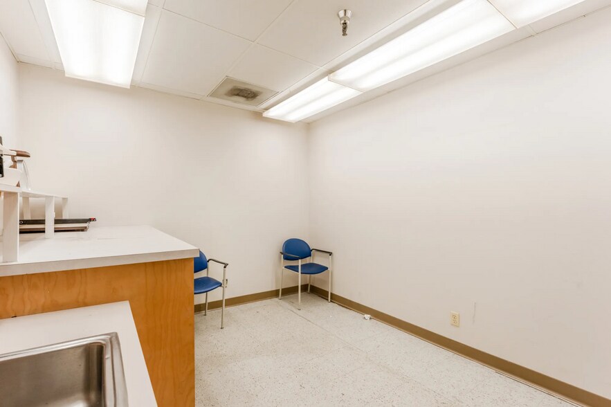 More Photos Of 4500 Commercial St SE, Salem Freestanding For Lease
