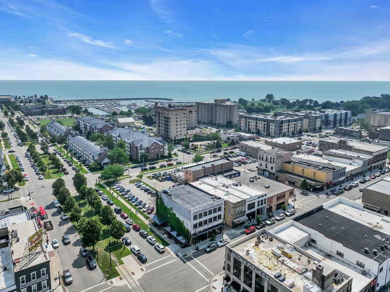 More Photos Of 5611 6th Ave, Kenosha Restaurant For Lease