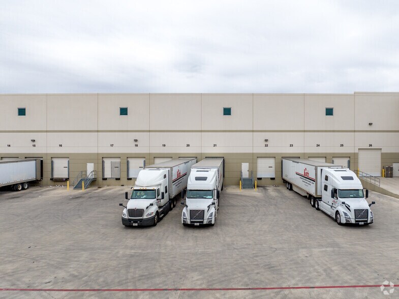 More Photos Of 17750 Lookout Rd, Schertz Unknown For Lease