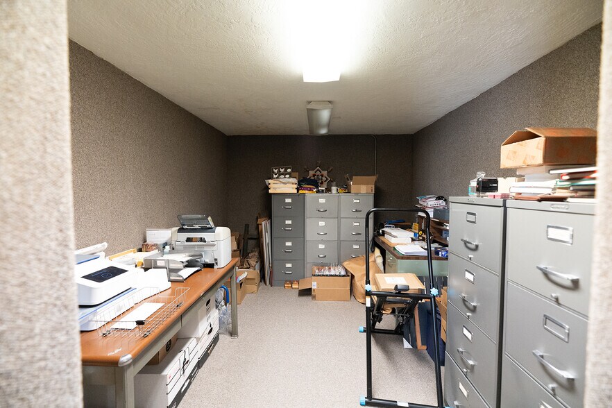 More Photos Of 123 N 1st St, Grants Office For Sale