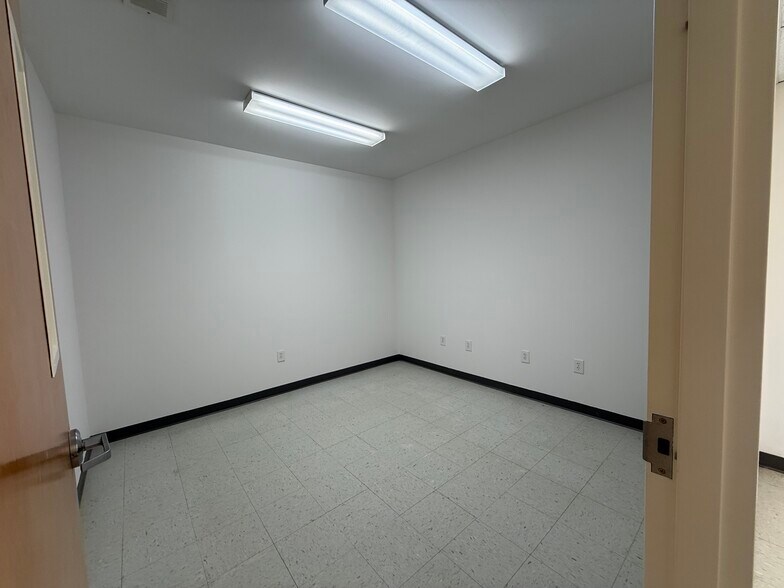 More Photos Of 2141 Eastview Pky, Conyers Office For Sale