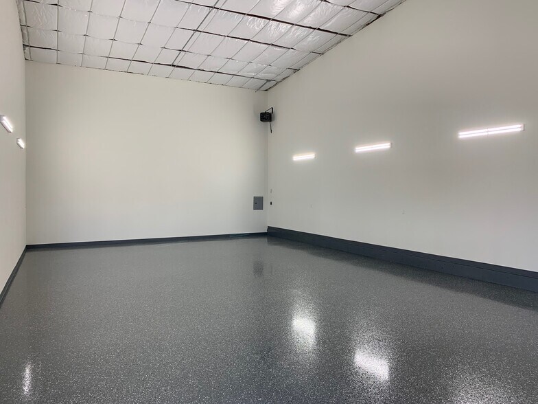 More Photos Of 2140-2162 E Summersweet Dr, Boise Self Storage For Lease