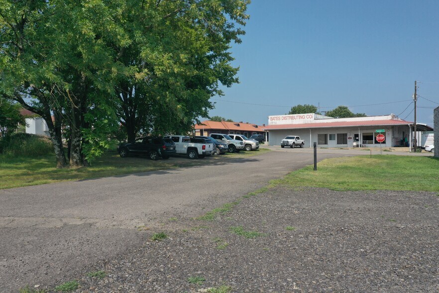 More Photos Of 301 N Commerce Ave, Russellville Warehouse For Sale